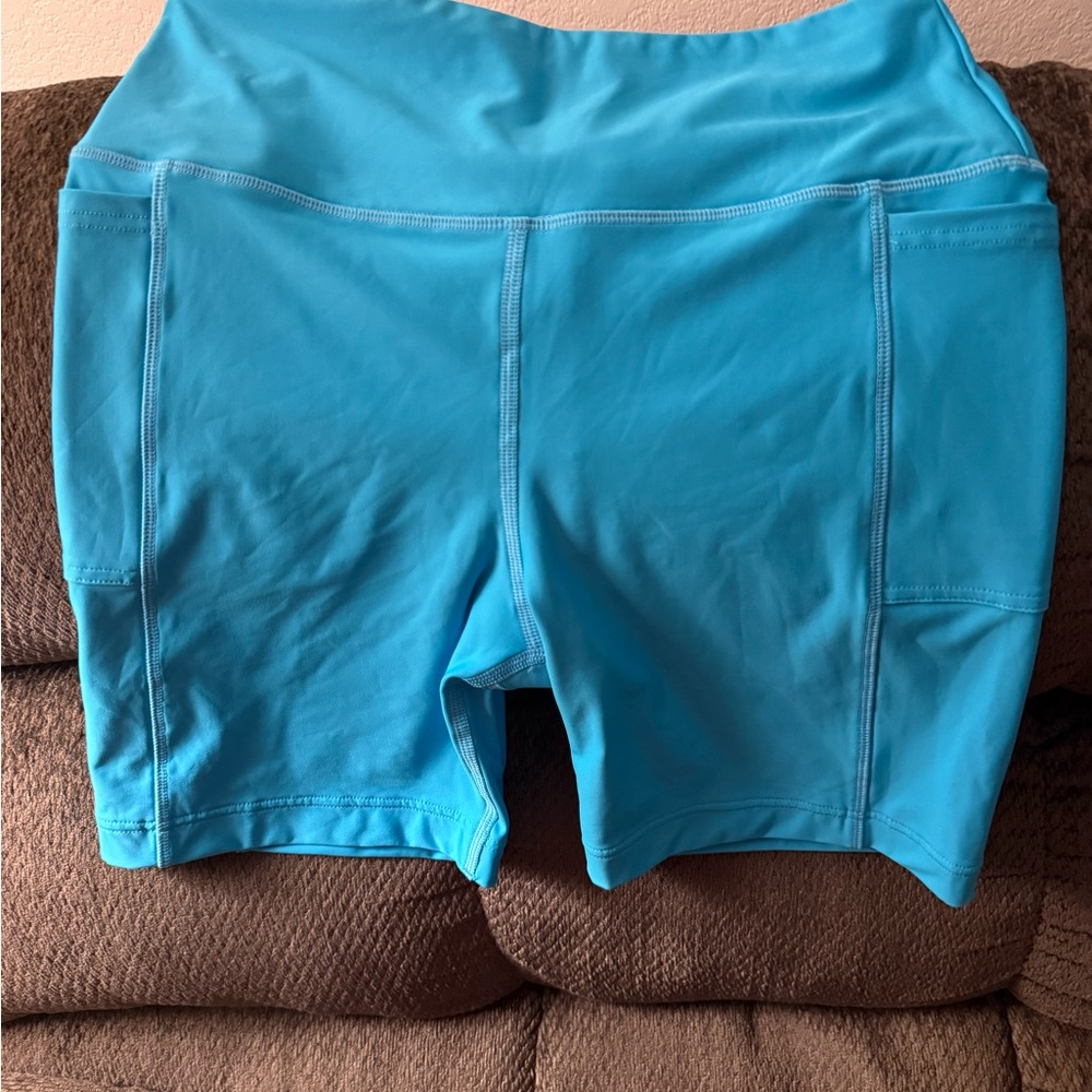 NWT Women's Land’s End Sm. Long Aqua Blue Athletic 2 Side Pockets Shorts